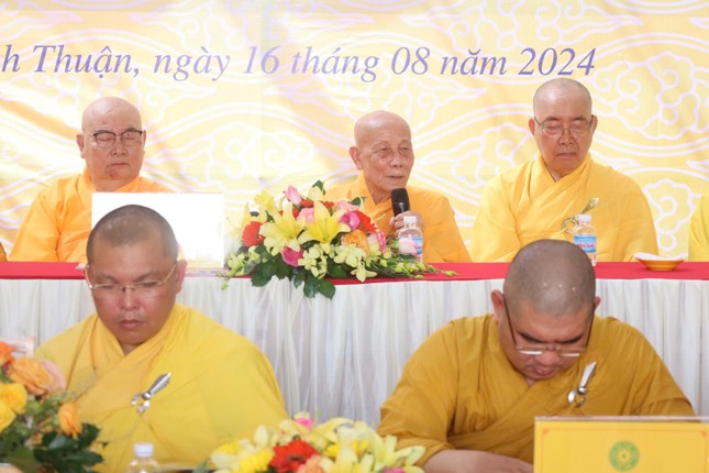 Trưởng lão Hòa thượng Thích Minh Trí ban đạo từ Trưởng lão Hòa thượng Thích Minh Trí ban đạo từ