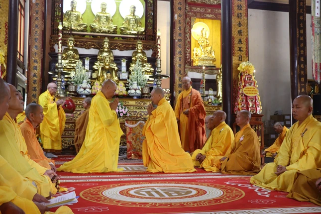 Chư Tăng đối thú Tự tứ