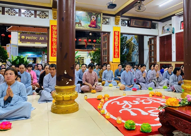 Đông đảo Phật tử về chùa Phước Ân dự lễ