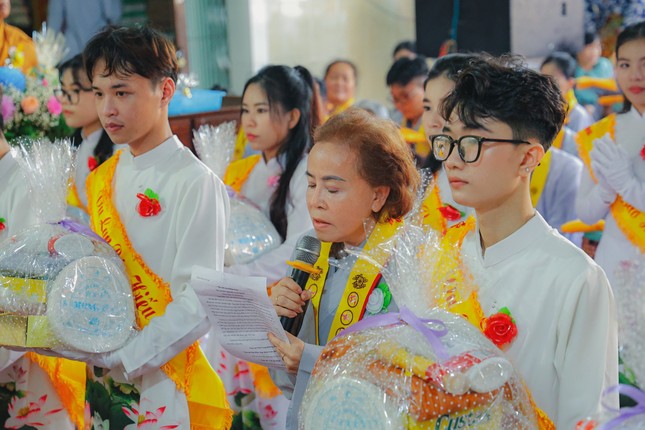 Đại diện Phật tử dâng lời tác bạch