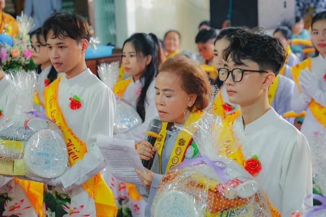 Đại diện Phật tử dâng lời tác bạch