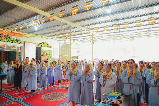 Đại chúng đồnv tụng sám Vu lan