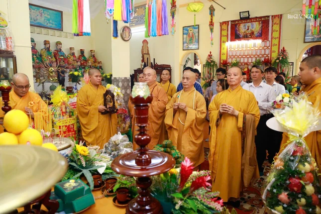 Nhất tâm cầu nguyện Giác linh Thượng tọa Thích Trí Chánh cao đăng Phật quốc