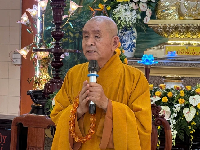 Hòa thượng Thích Thanh Sơn ban đạo từ Hòa thượng Thích Thanh Sơn ban đạo từ