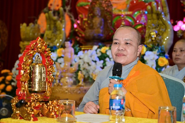 Ni sư Thích Tâm Chính, trụ trì chùa Vẽ, Trưởng ban Tổ chức khóa tu