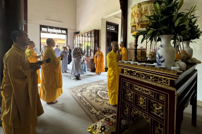 Trang nghiêm khóa lễ tiến linh