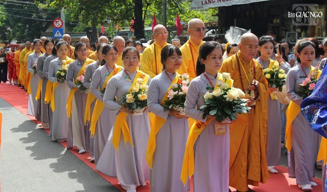 Chư tôn đức Ban Trị sự GHPGVN tỉnh Thừa Thiên Huế cùng các huyện, thị xã