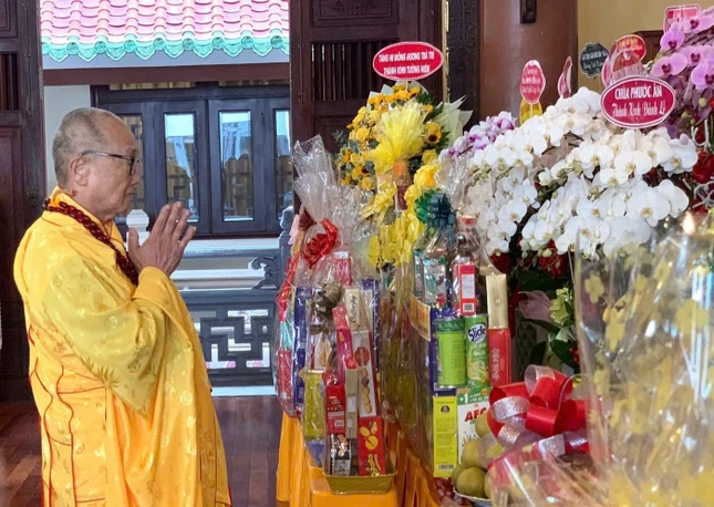 Hòa thượng Thích Tánh Nhiếp chứng minh buổi lễ tưởng niệm húy nhật lần thứ 37 Hòa thượng Thích Nhật Lệ