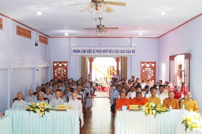 Chư Tăng Ni, đại biểu, Phật tử tham dự buổi lễ