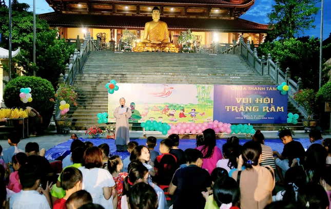 200 em thiếu nhi đã về chùa Thanh Tâm vui hội trăng rằm