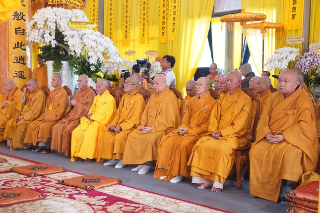 Chư tôn giáo phẩm chứng minh lễ truy niệm