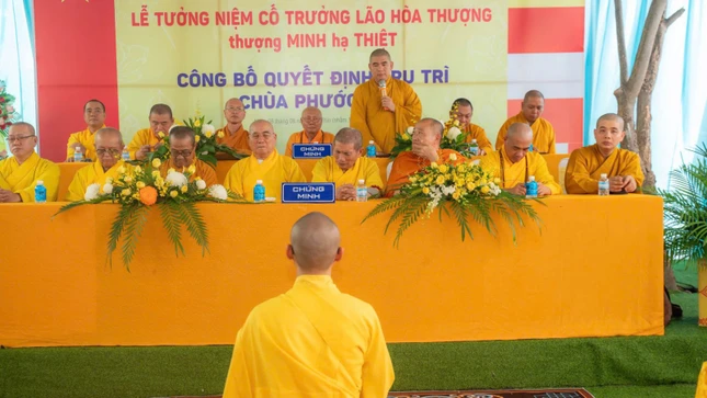 Đại đức Thích Nguyên Nguyệt phát biểu tại buổi lễ Đại đức Thích Nguyên Nguyệt phát biểu tại buổi lễ