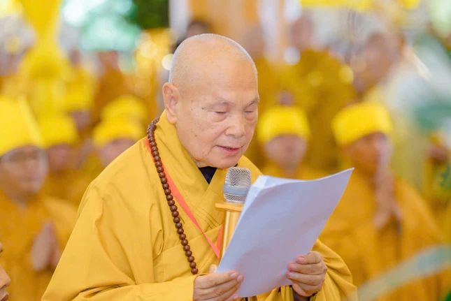 Trưởng lão Hòa thượng Thích Thiện Nhơn đọc lời tưởng niệm của TƯGH