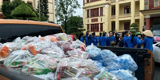 Chuyến xe chở nặng nghĩa tình