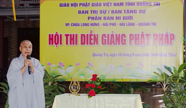 Ni trưởng Thích nữ Thông Mẫn phát biểu khai mạc
