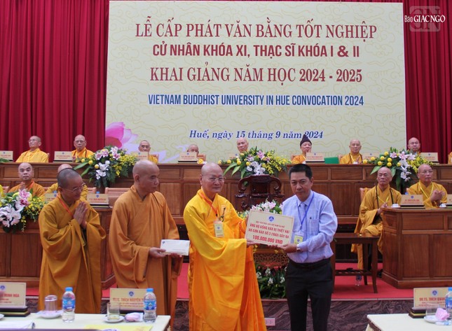 Học viện Phật giáo VN tại Huế trao 100 triệu đồng ủng hộ đồng bào miền Bắc bị thiệt hại do bão số 3 Học viện Phật giáo VN tại Huế trao 100 triệu đồng ủng hộ đồng bào miền Bắc bị thiệt hại do bão số 3