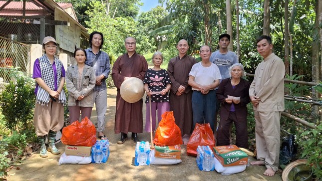 San sẻ yêu thương San sẻ yêu thương