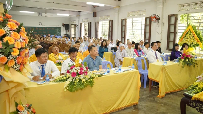 Chư Tăng Ni, đại biểu tham dự buổi lễ Chư Tăng Ni, đại biểu tham dự buổi lễ
