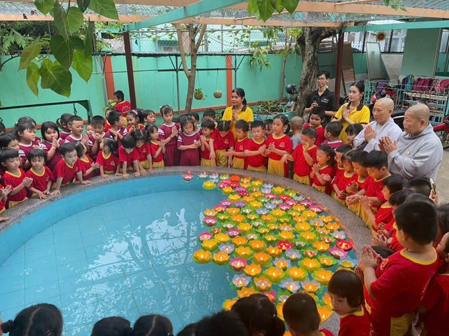 Lòng biết ơn được quý Sư và các cô giáo dục các em mỗi ngày, mỗi tuần ở trường