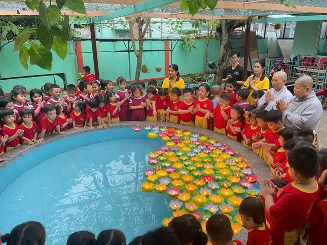 Lòng biết ơn được quý Sư và các cô giáo dục các em mỗi ngày, mỗi tuần ở trường