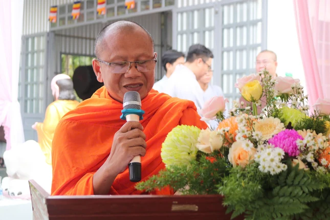 Thượng tọa Thạch Thưa phát biểu chào mừng Thượng tọa Thạch Thưa phát biểu chào mừng