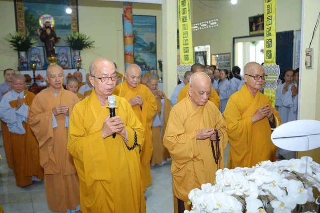 Chư tôn giáo phẩm tưởng niệm Hòa thượng Thích Giác Ngọc