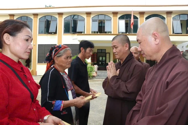 Chia sẻ với bà con