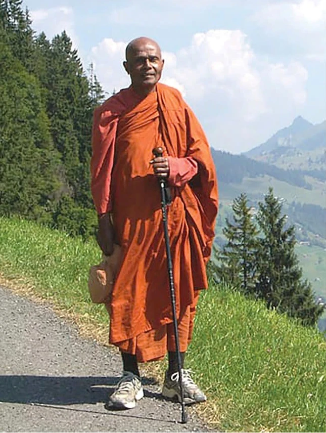 "Nhẫn nại cũng có nghĩa là cố gắng để hiểu người khác với tất cả khả năng của mình" - Bhante Henepola Gunaratana