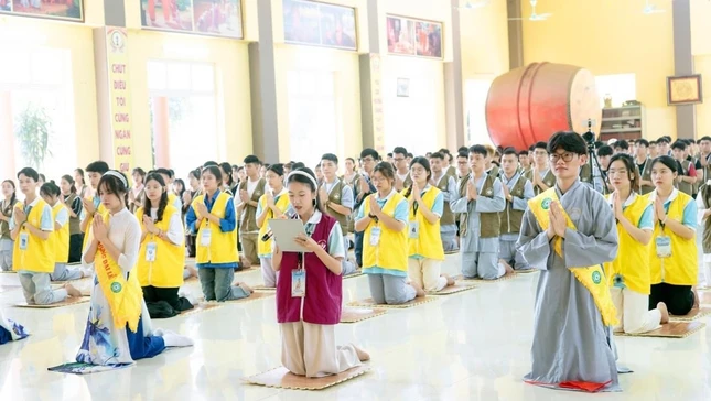 Đại diện các khóa sinh dâng lời phát nguyện