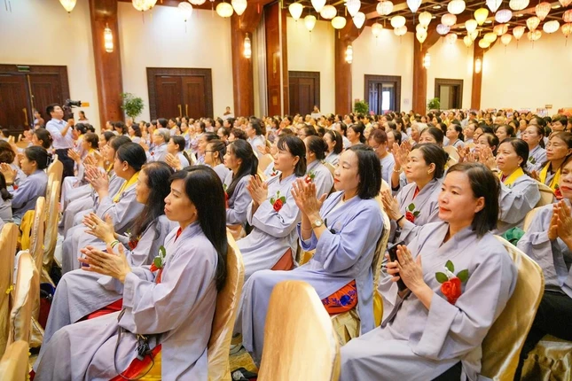 Phật tử về dự lễ Phật tử về dự lễ