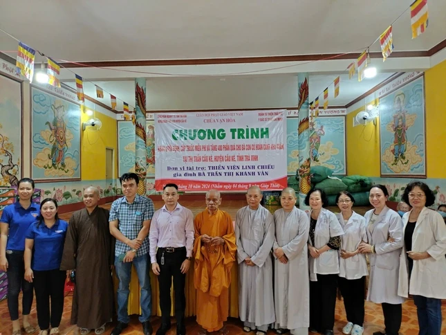 Lưu niệm nhân chuyến từ thiện tại chùa Vạn Hòa Lưu niệm nhân chuyến từ thiện tại chùa Vạn Hòa