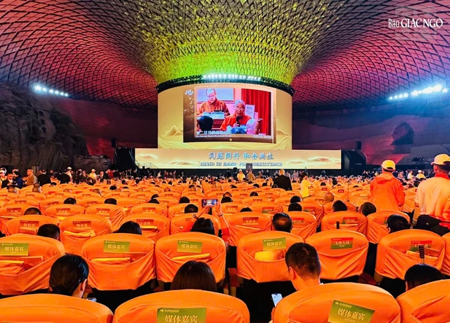 Trưởng lão Hòa thượng Diễn Giác, Chủ tịch Hiệp hội Phật giáo Trung Quốc phát biểu khai mạc