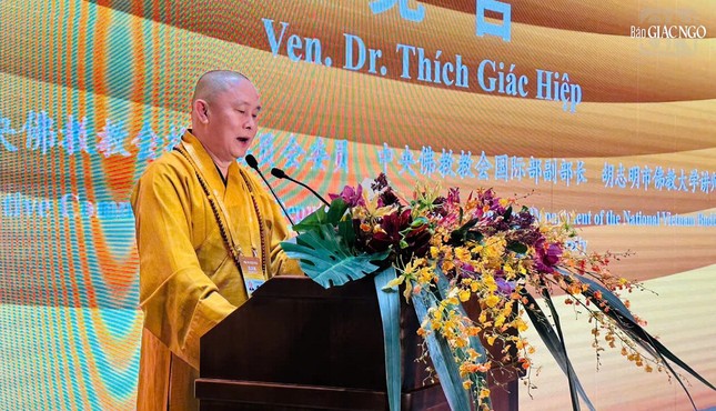 Thượng tọa Thích Giác Hiệp, Ủy viên Hội đồng Trị sự, Phó ban Phật giáo Quốc tế T.Ư đã chia sẻ các truyền thống Phật giáo nhập thế và liên hệ đến đời sống hiện đại trong xã hội ngày nay, trong phiên thảo luận Nhân gian Phật giáo