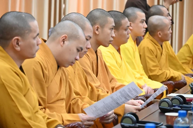 Chư Tăng tham dự hội thảo