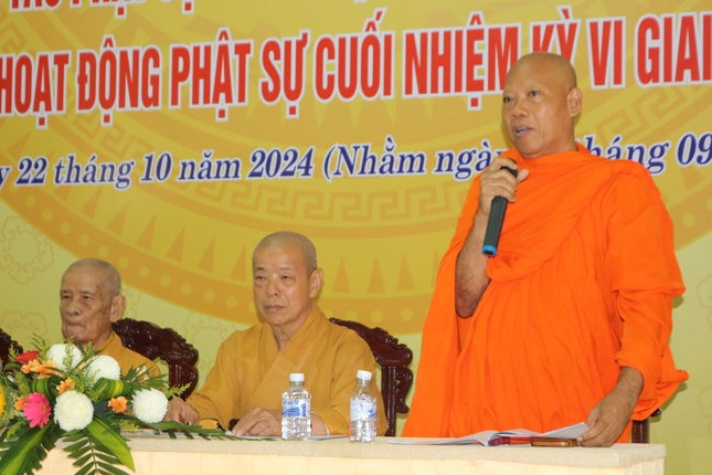 Hòa thượng Thạch Thảo phát biểu đóng góp ý kiến Hòa thượng Thạch Thảo phát biểu đóng góp ý kiến