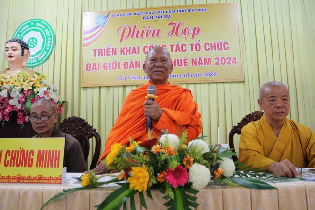 Hòa thượng Thạch Sok Xane ban đạo từ