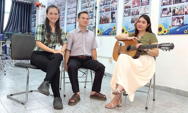 Vinh trong một buổi giao lưu truyền cảm hứng đến bạn trẻ