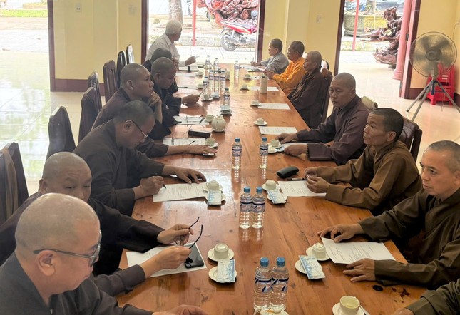 Quang cảnh phiên họp