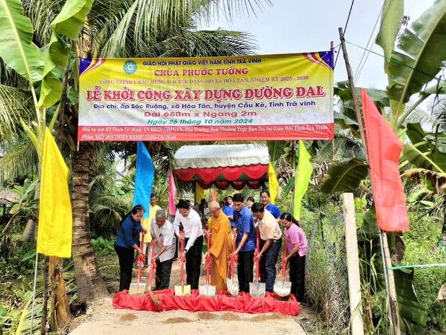 Khởi công xây dựng đường đal tại ấp Sóc Ruộng, xã Hòa Tân, H.Cầu Kè, tỉnh Trà Vinh