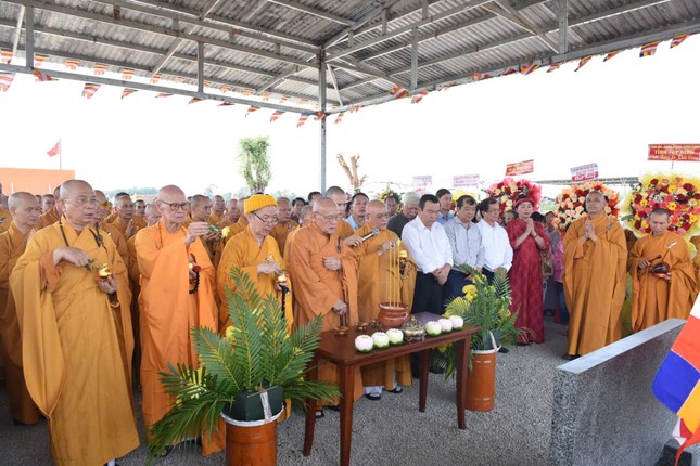 Cử hành nghi thức sái tịnh