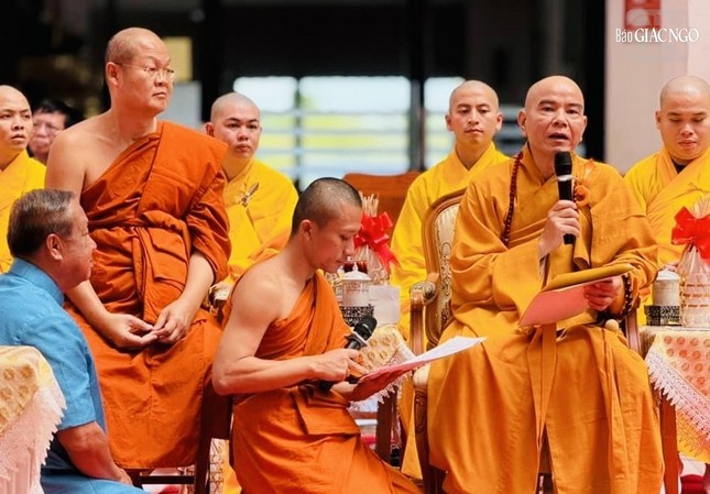 Thượng tọa Thích Nguyên Thành phát biểu tại buổi gặp mặt