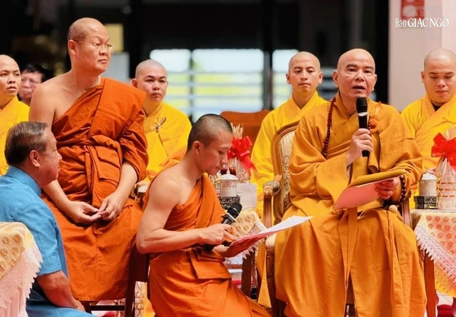 Thượng tọa Thích Nguyên Thành phát biểu tại buổi gặp mặt