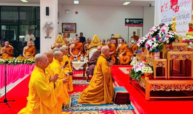 Phái đoàn Học viện Phật giáo VN tại Huế cử hành khóa lễ cầu nguyện