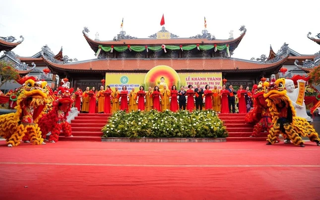 Cắt băng khánh thành trụ sở Ban Trị sự GHPGVN tỉnh Lạng Sơn