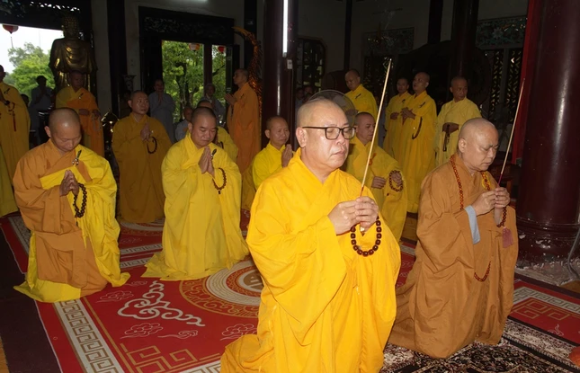 Ban Thường trực Ban Trị sự GHPGVN tỉnh Quảng Trị nhất tâm cầu nguyện