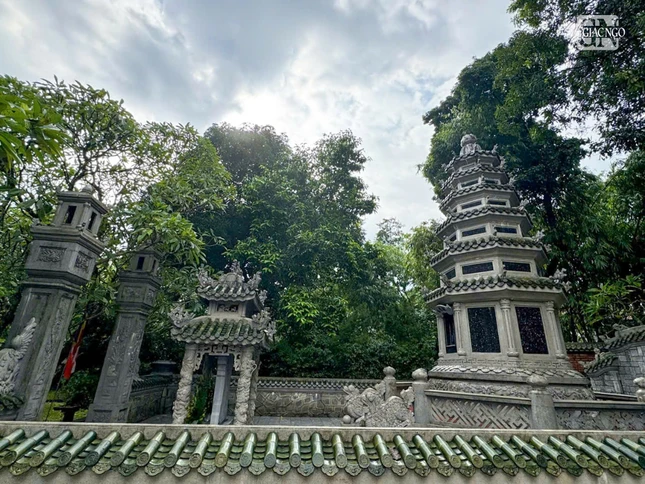 Bảo tháp Trưởng lão Hòa thượng Thích Chơn Thiện trong khuôn viên tổ đình Tường Vân Bảo tháp Trưởng lão Hòa thượng Thích Chơn Thiện trong khuôn viên tổ đình Tường Vân