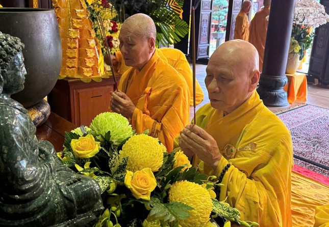 Chư tôn giáo phẩm dâng hương tưởng niệm