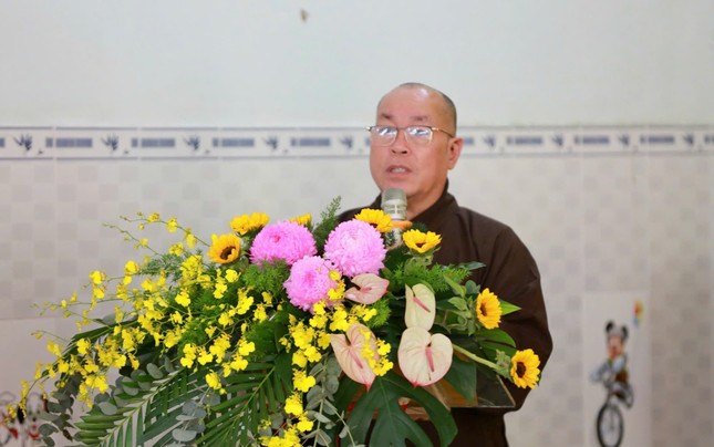 Thượng tọa Thích Đạt Đức phát biểu khai mạc Thượng tọa Thích Đạt Đức phát biểu khai mạc