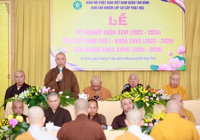 Thượng tọa Thích Quang Thạnh ban huấn từ Thượng tọa Thích Quang Thạnh ban huấn từ