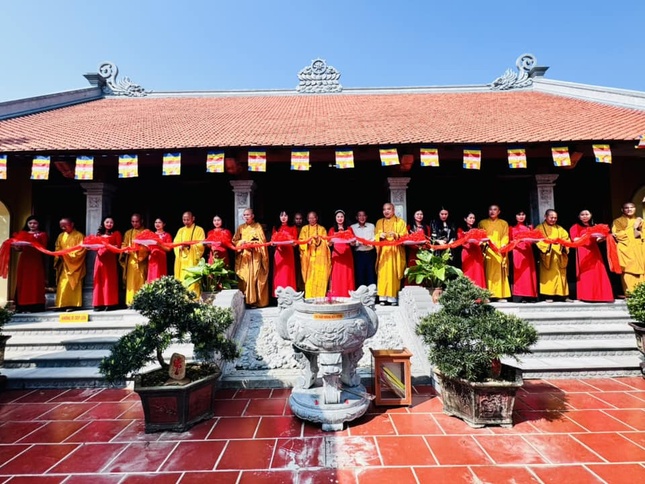 Cắt băng khánh thành ngôi đại hùng bảo điện chùa Phượng Hoàng